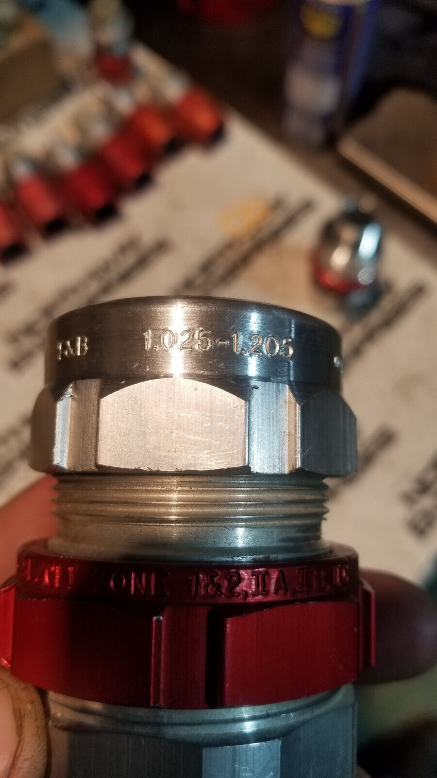 Thomas & Betts STX100-468 1" CABLE FITTING