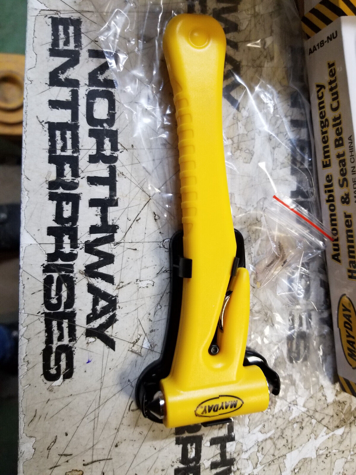 MAYDAY AA18-NU Window Punch - Seat Belt Cutter