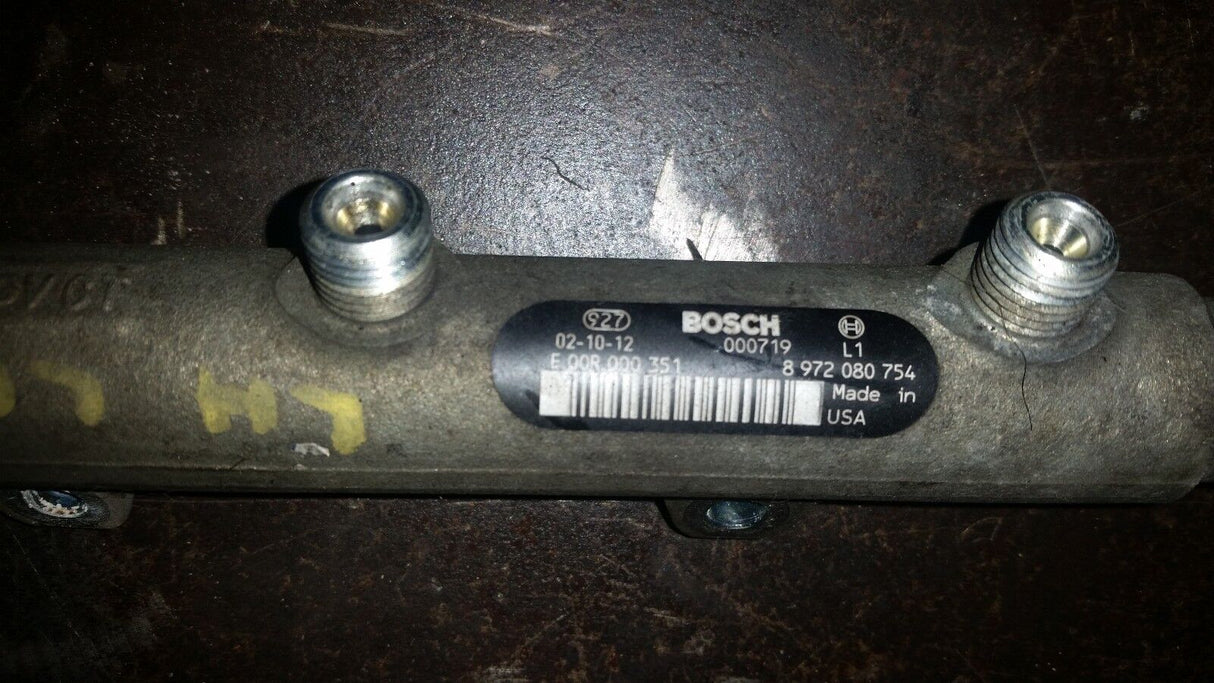 01 02 03 04 2001 2002 2003 Duramax LB7 High Pressure single Fuel Rail 8972080754