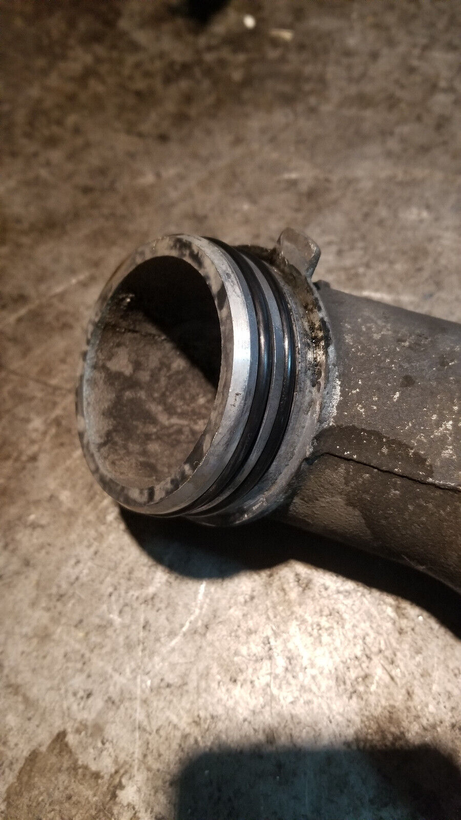 2004.5-2005 Chevy Silverado/GMC Sierra Duramax LLY Intake Elbow 897305297 OEM