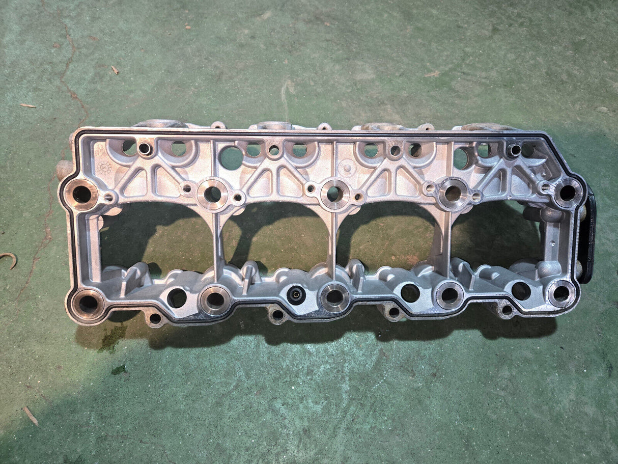 1843351C2 6.0L FORD POWERSTROKE ROCKER HOUSING