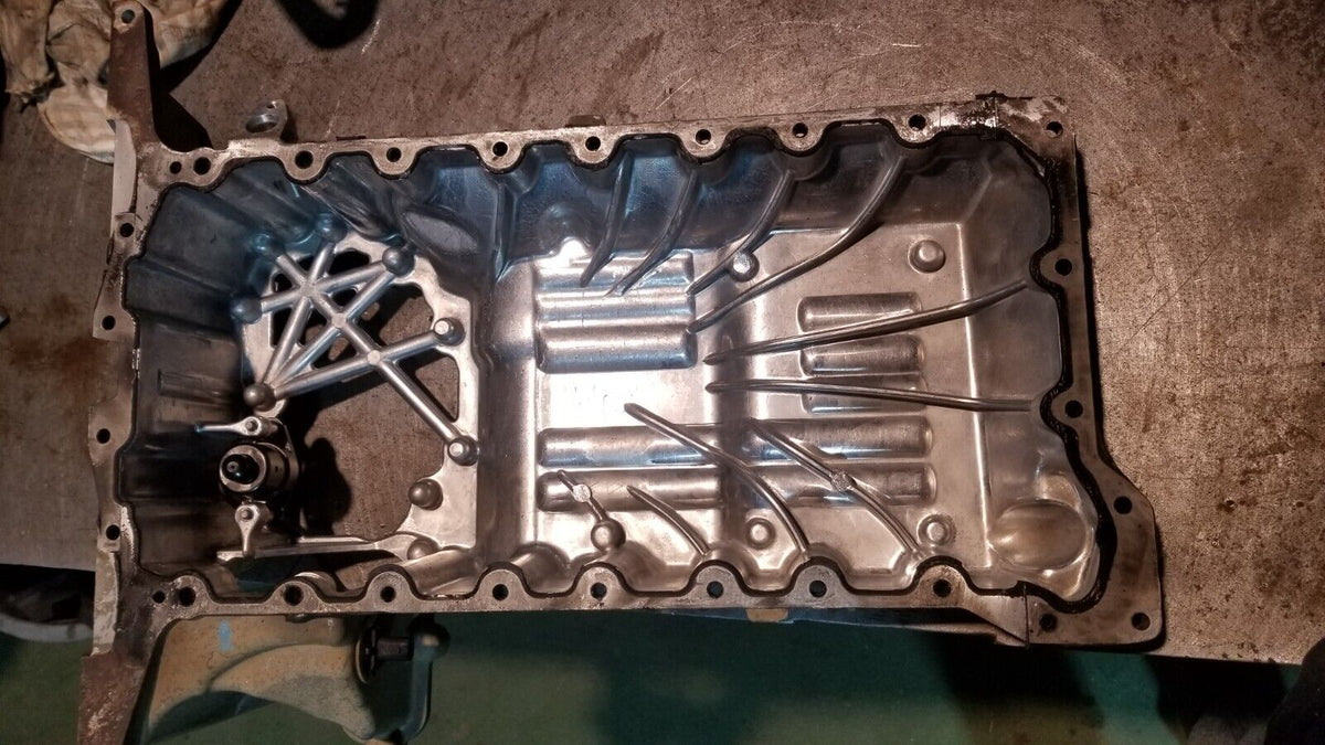 2.8L DURAMAX LWN Engine UPPER OIL PAN 24589120 55589326, 24585350