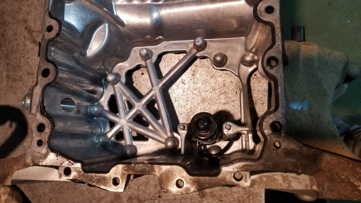 2.8L DURAMAX LWN Engine UPPER OIL PAN 24589120 55589326, 24585350