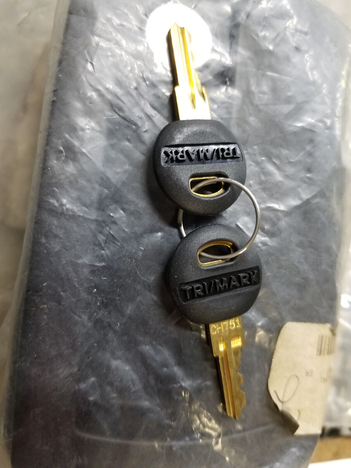 JLG 1001081241 - NEW FOR JLG Cab Door Handle with FOR JLG Keys