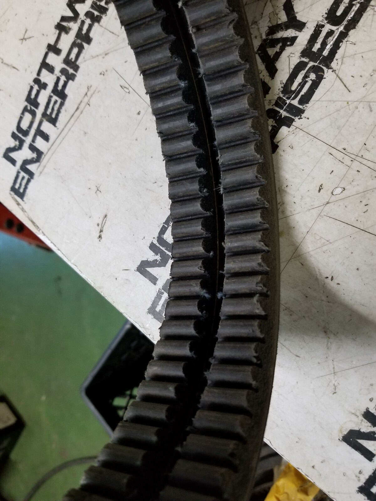 135-8652 1358652 COGGED BELT
