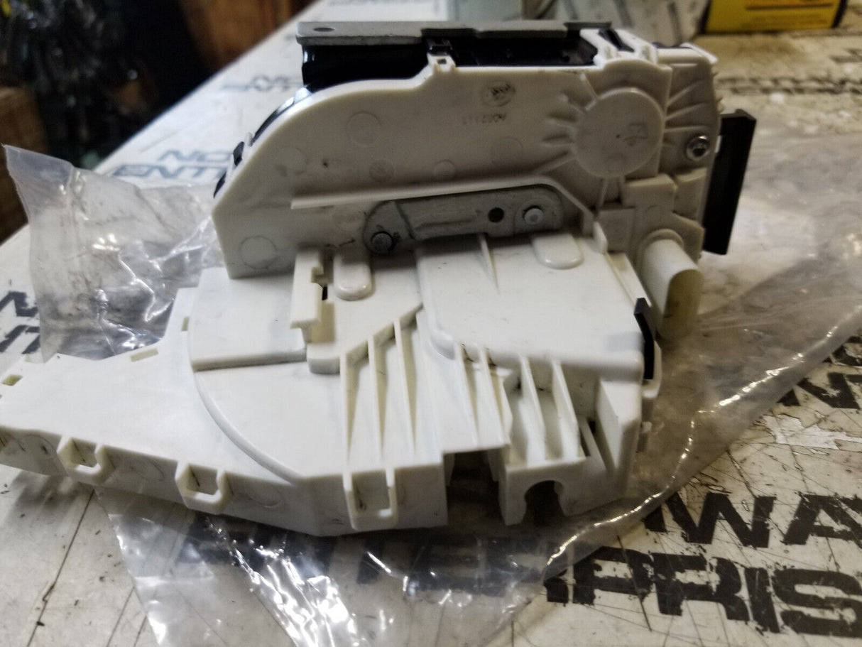 REAR RIGHT DOOR LATCH LOCK ACTUATOR OEM 04589914AF DODGE JOURNEY 2011 - 2020