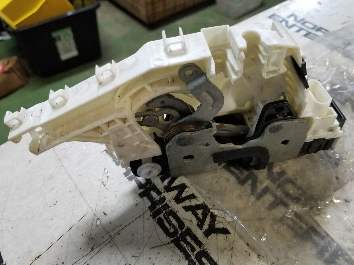 REAR RIGHT DOOR LATCH LOCK ACTUATOR OEM 04589914AF DODGE JOURNEY 2011 - 2020