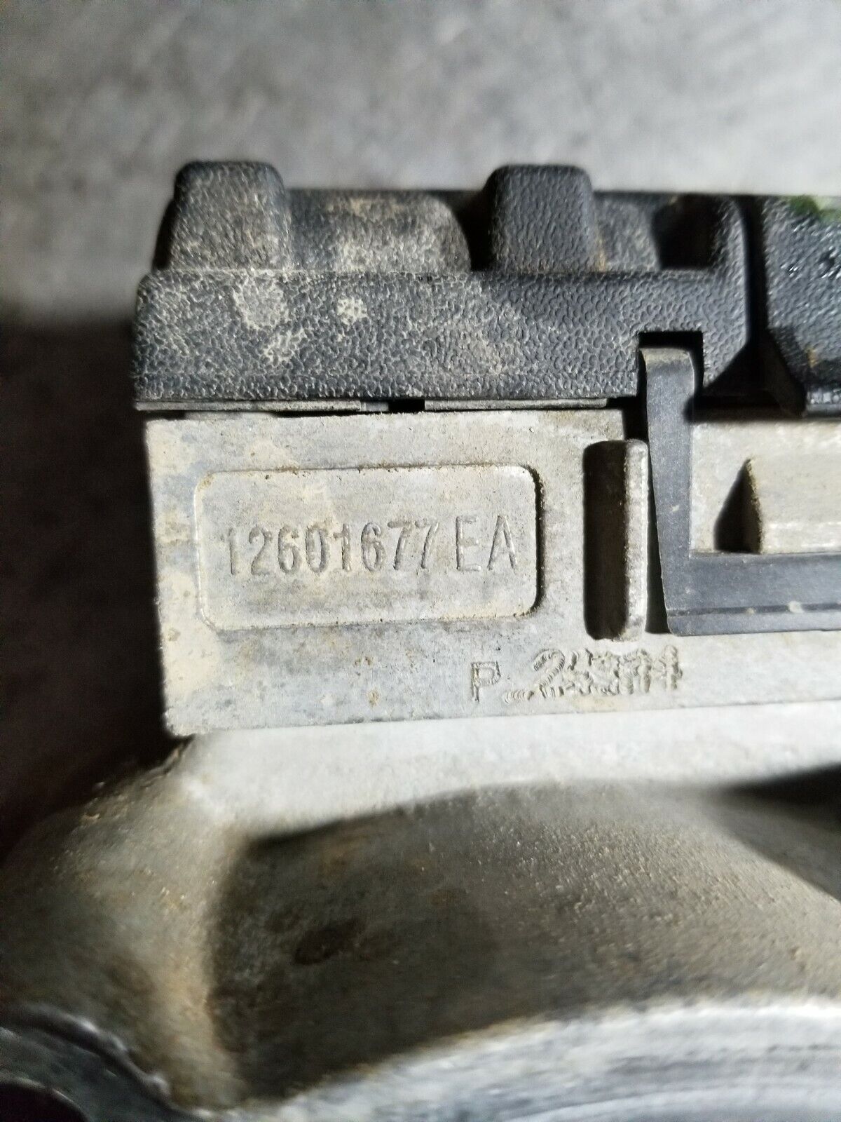 12601677 GM 11-16 2500 3500 HD 6.6L Diesel Turbo Pre Heater re15