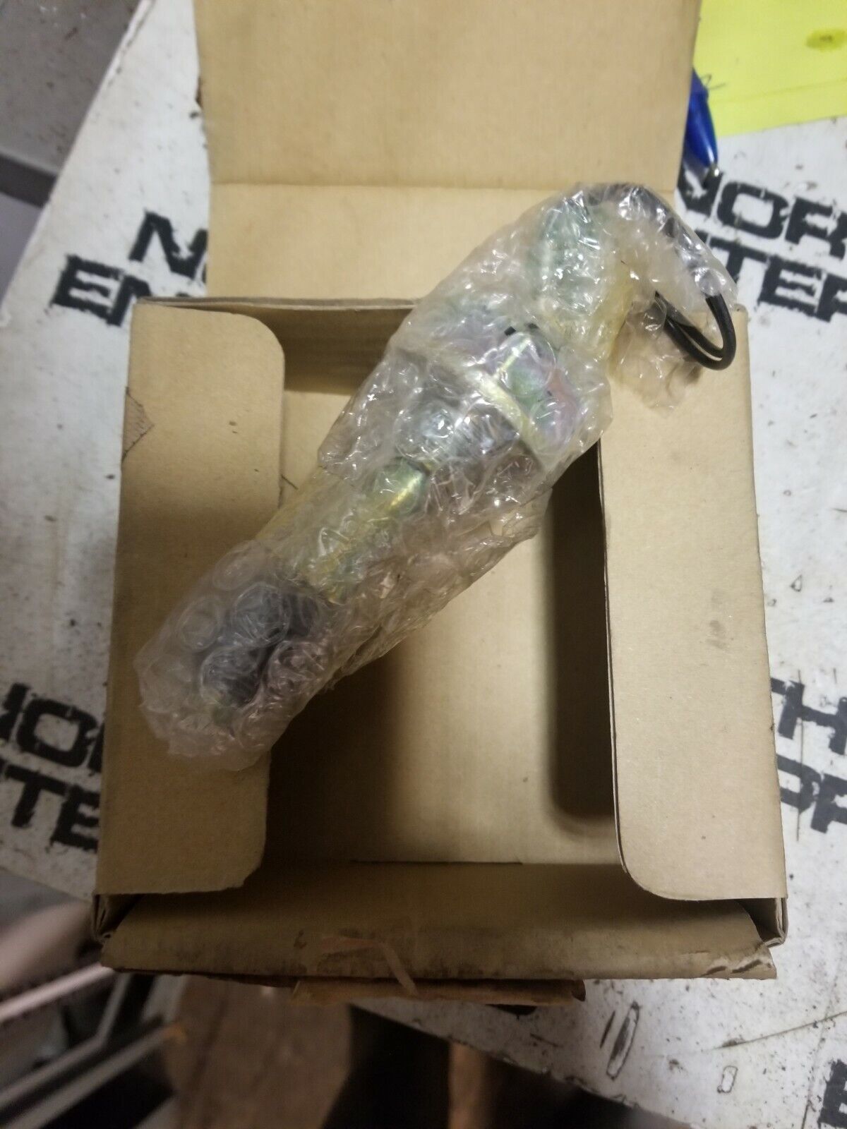 4234142 SWITCH (OIL PRESS.)