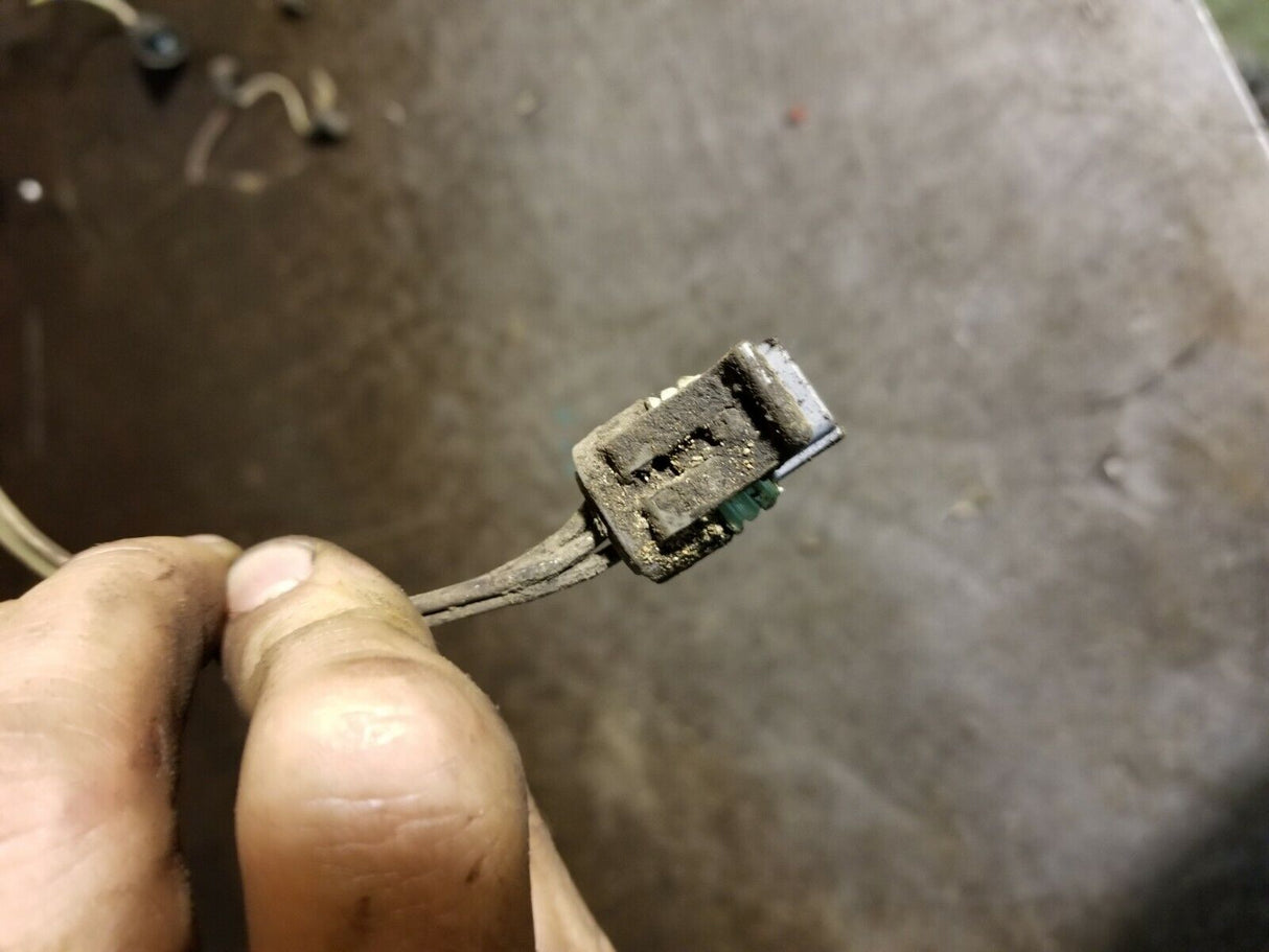 3 PIN 3 WIRE 99-02 7.3L POWERSTROKE ENGINE PIGTAIL green