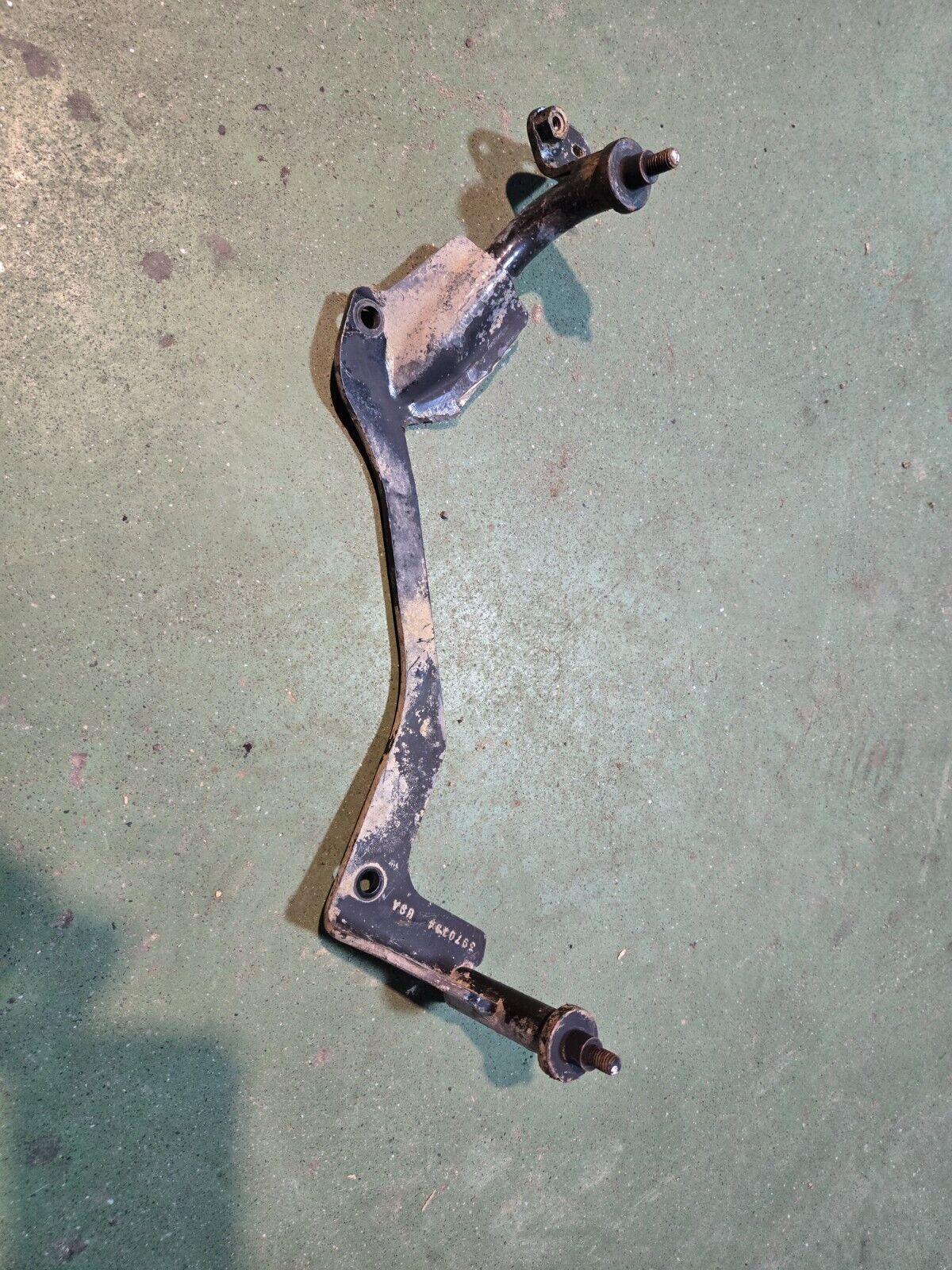 3970394 5.9L / 6.7L CUMMINS LOWER FAN SHROUD BRACKET