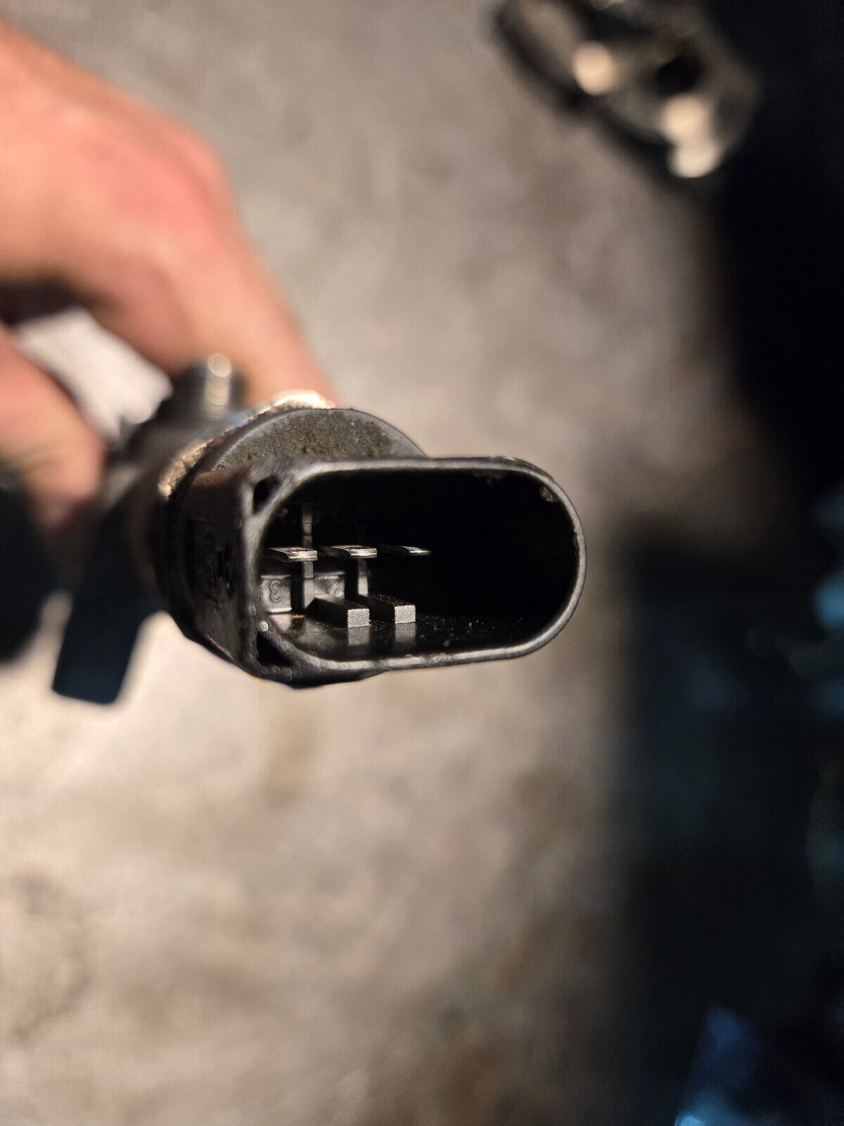 13-16 Mercedes X204 GLK250 E250 2.1 L Fuel Injector Rail Distributor 0445214275