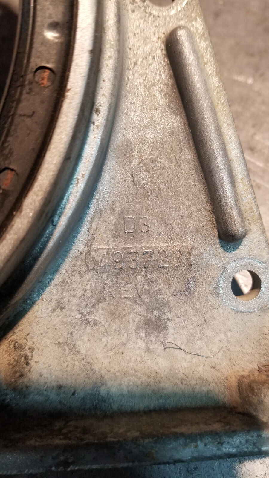 6.7l cummins rear main seal retainer 4937231