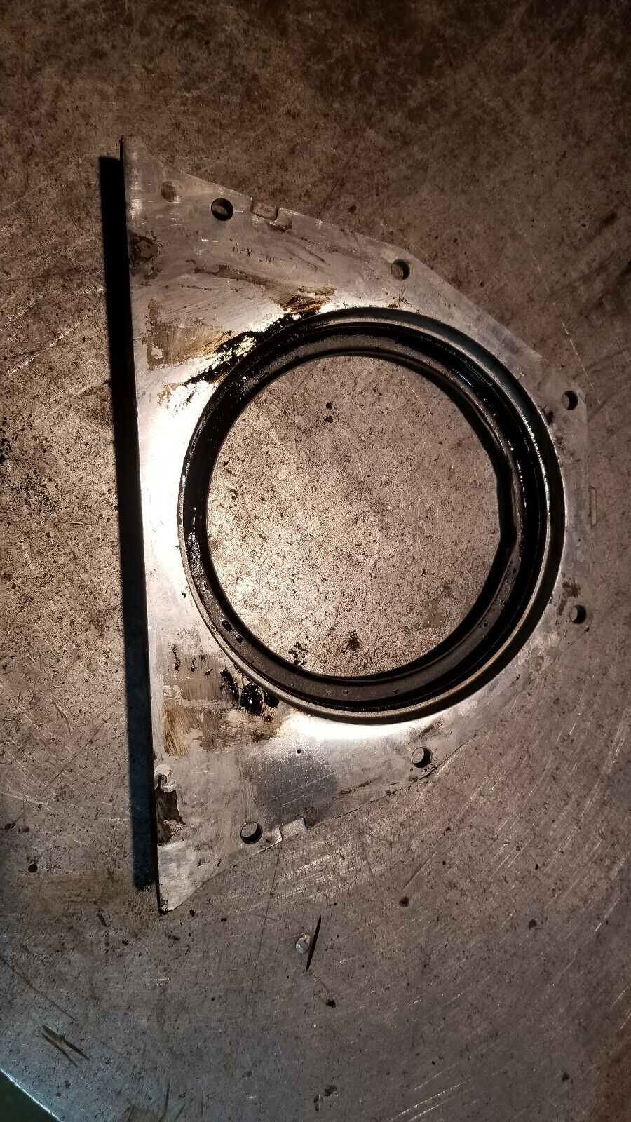 6.7l cummins rear main seal retainer 4937231