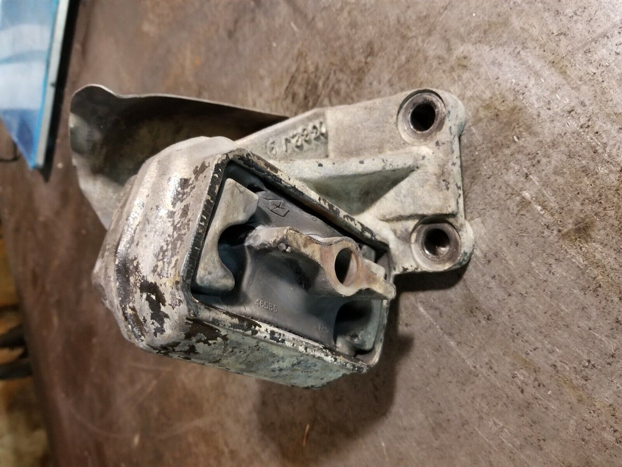 52121814AD 6.7L 6.7 Cummins Engine Mount Bracket RH / Passenger side