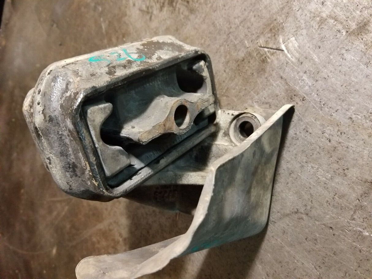 52121814AD 6.7L 6.7 Cummins Engine Mount Bracket RH / Passenger side