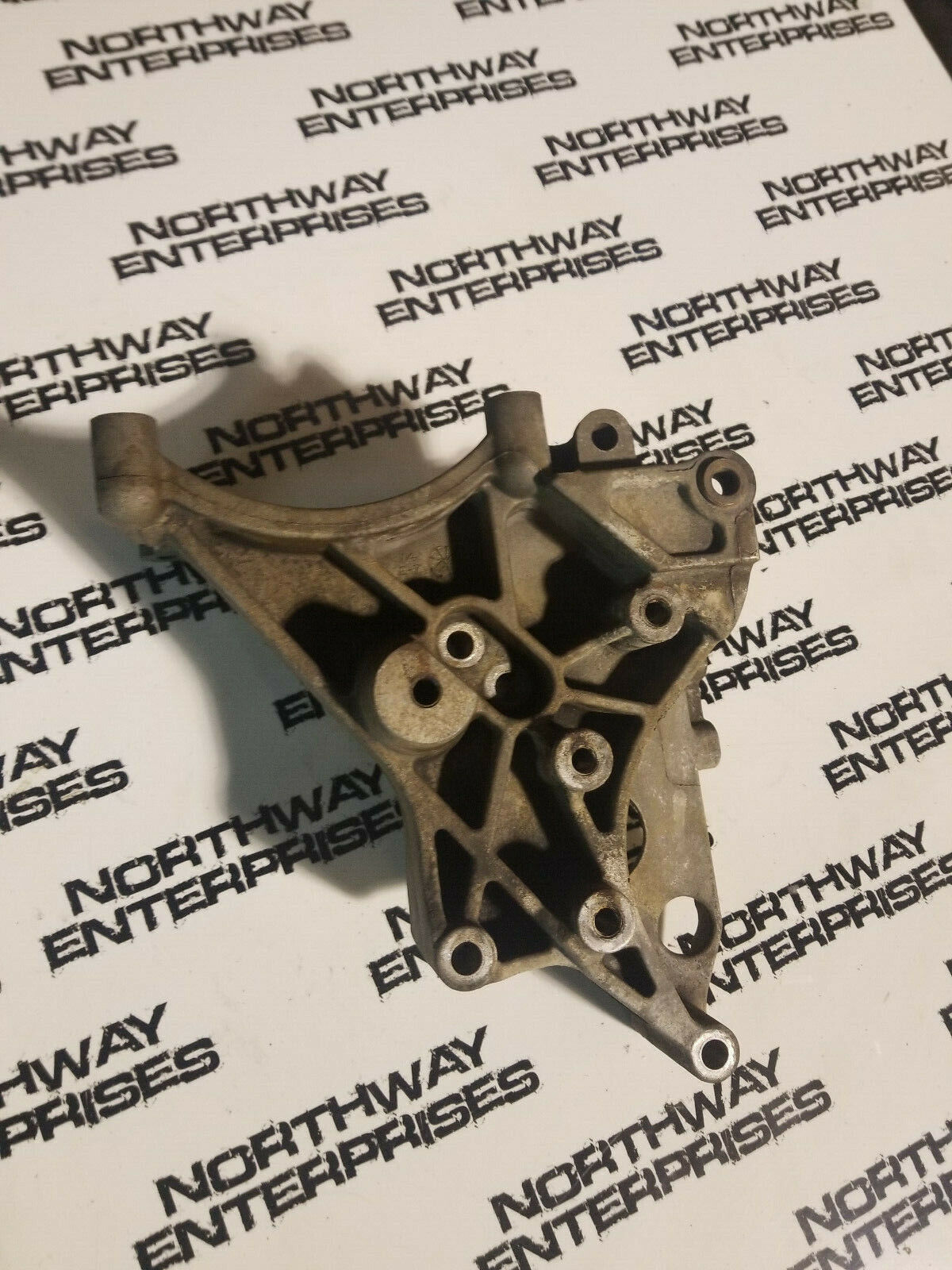 01-10 LB7 LLY LBZ DURAMAX AIR CONDITIONER COMPRESSOR BRACKET 6.6 97386417