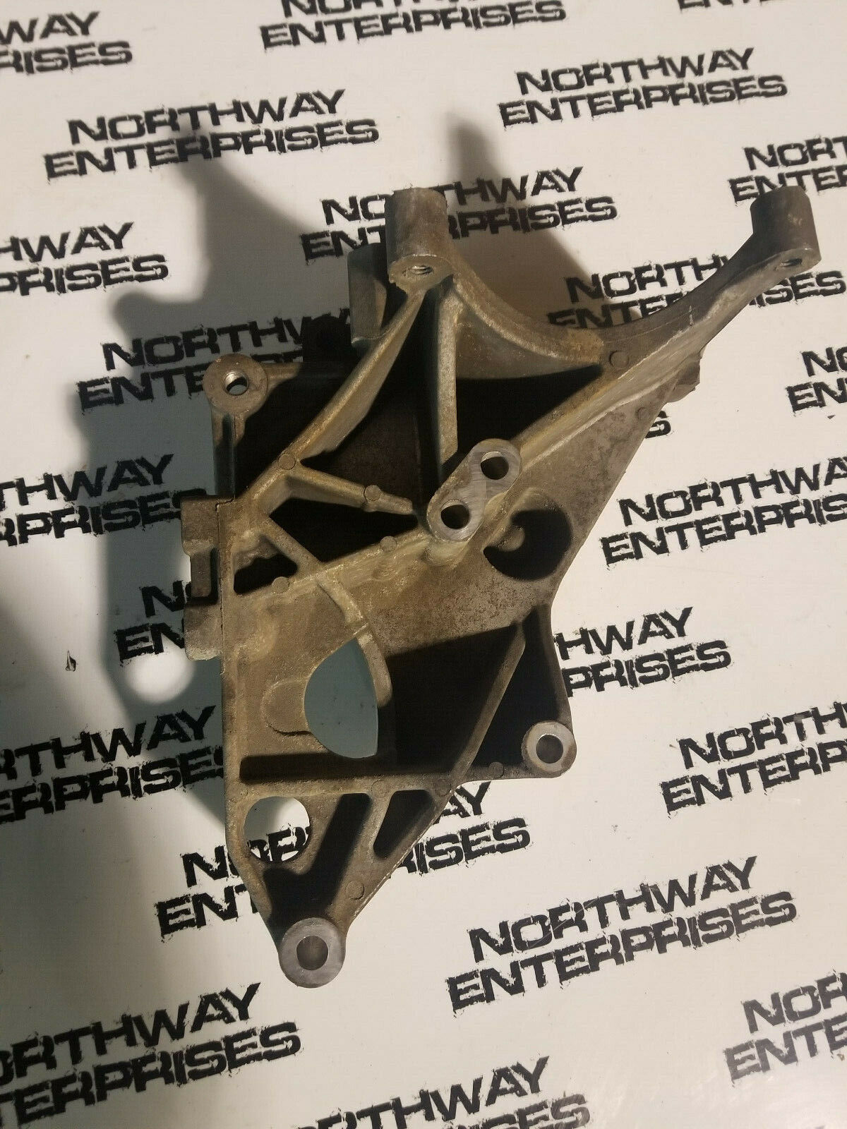 01-10 LB7 LLY LBZ DURAMAX AIR CONDITIONER COMPRESSOR BRACKET 6.6 97386417