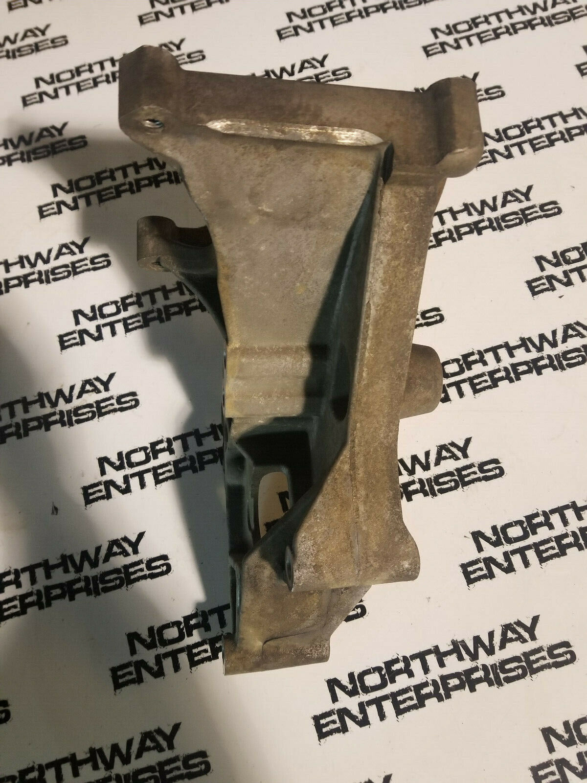 01-10 LB7 LLY LBZ DURAMAX AIR CONDITIONER COMPRESSOR BRACKET 6.6 97386417