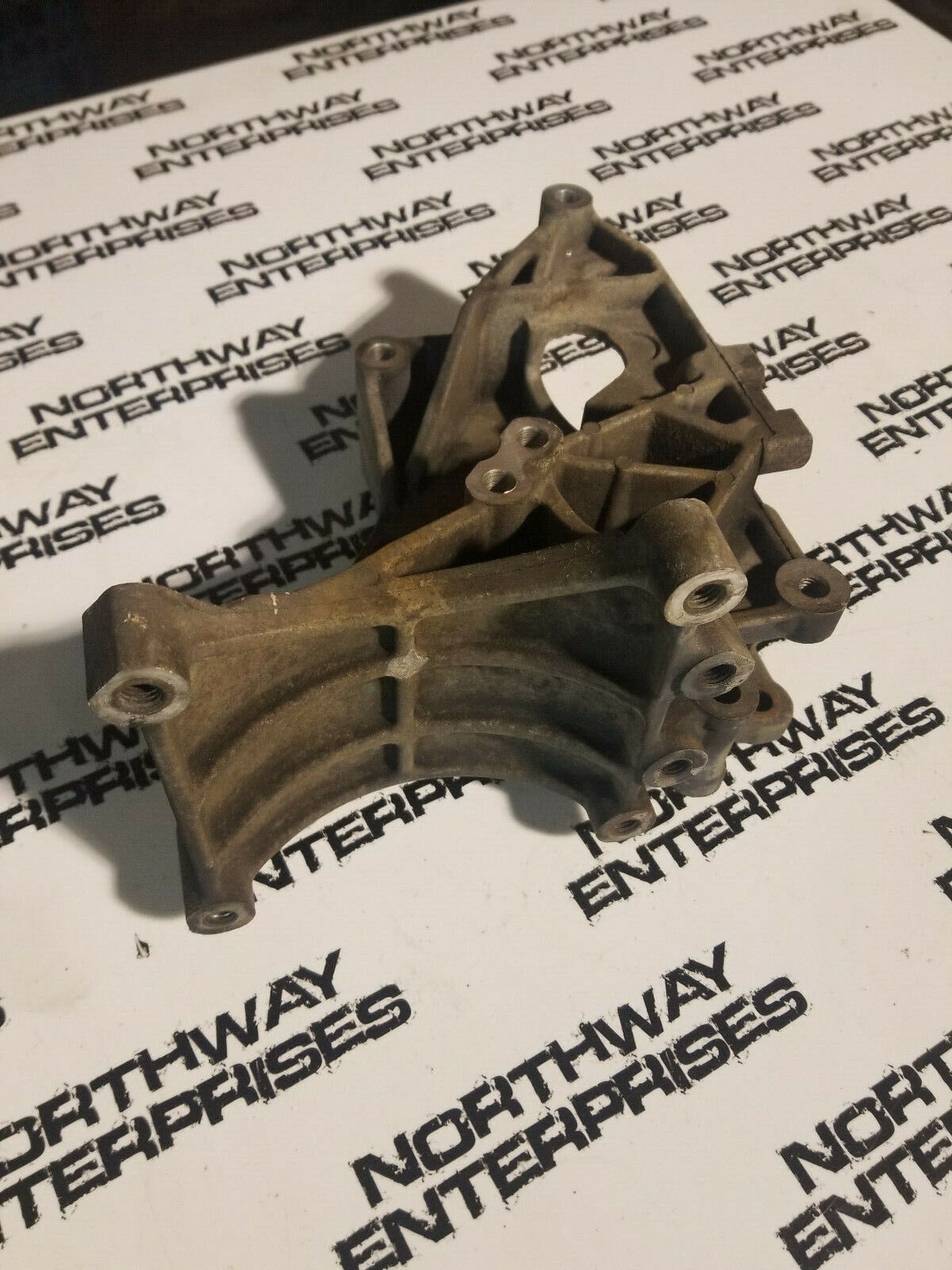 01-10 LB7 LLY LBZ DURAMAX AIR CONDITIONER COMPRESSOR BRACKET 6.6 97386417