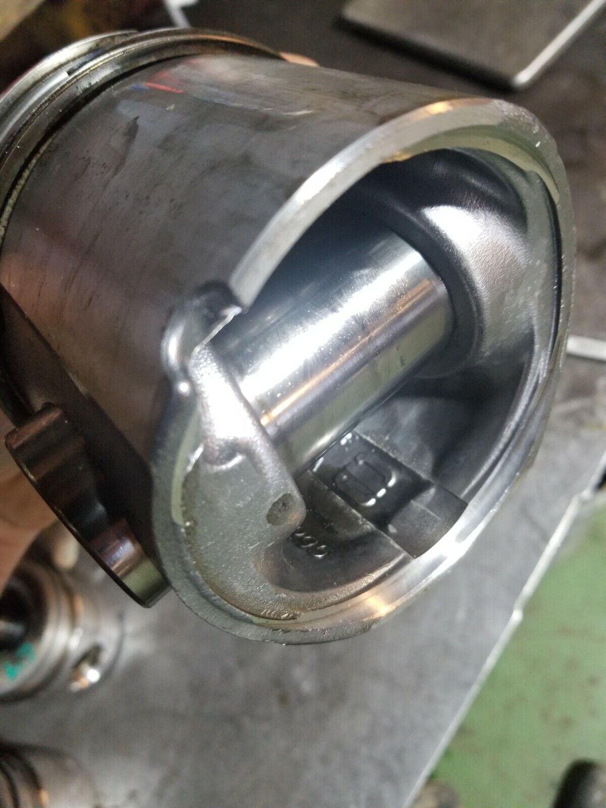 MAHLE 1295 102055 6.7L CUMMINS PISTON