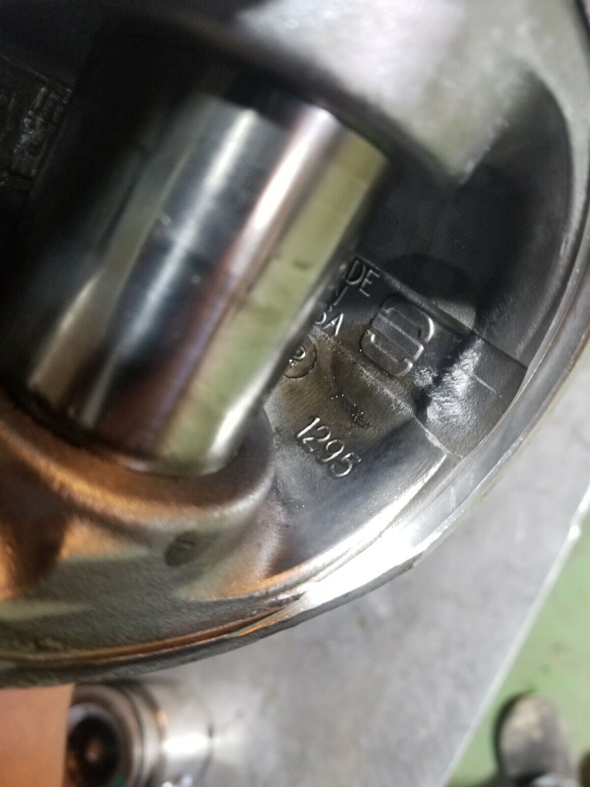 MAHLE 1295 102055 6.7L CUMMINS PISTON