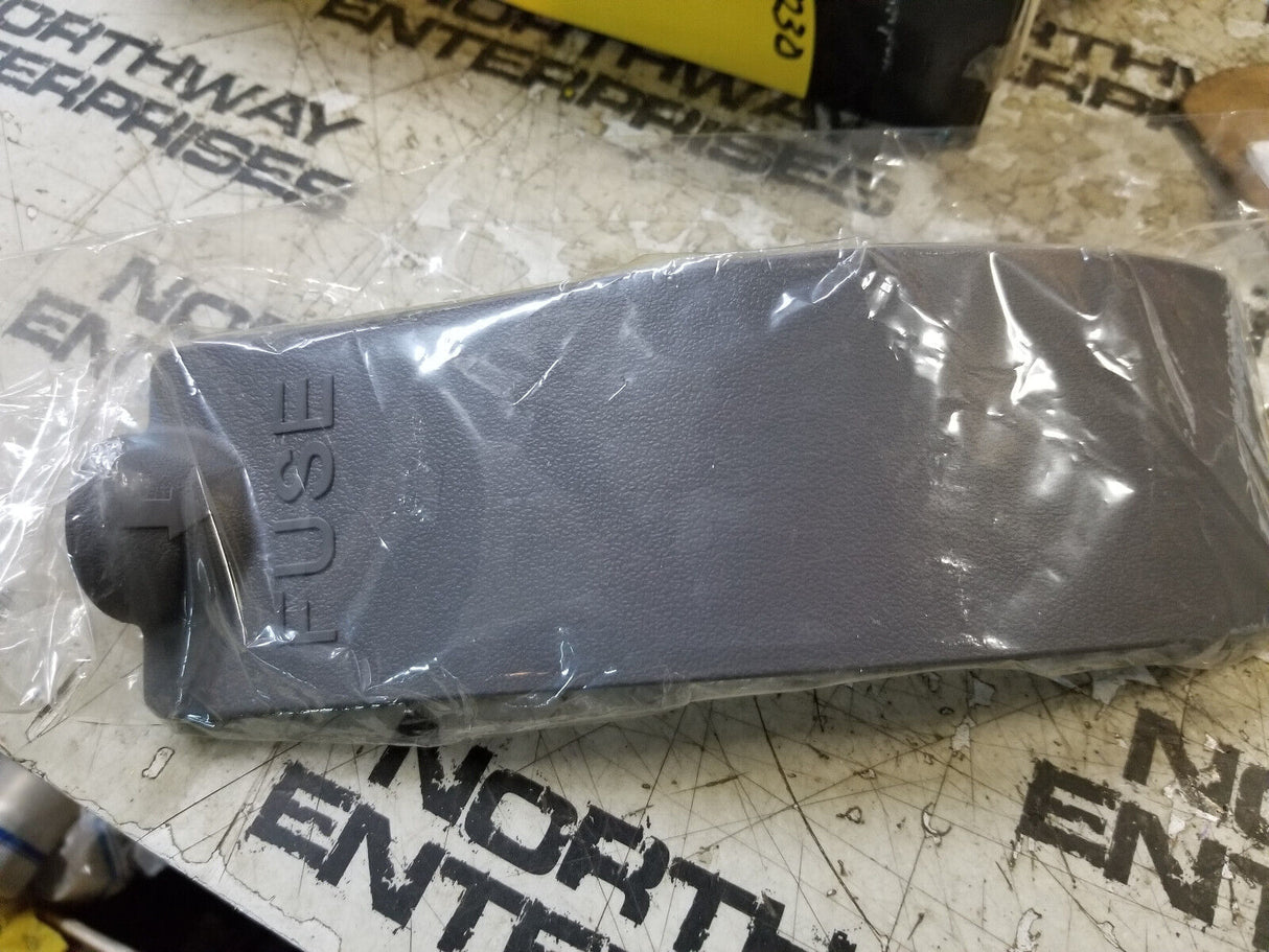 4458230 JOHN DEERE FUSE BOX COVER