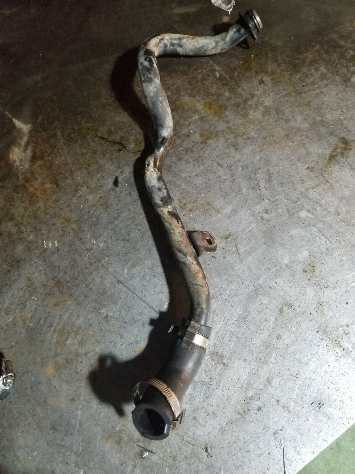 EGR Coolant OUTLET Line 8C3Z-9F468-B 1875136C92 8C34-9F468-CA