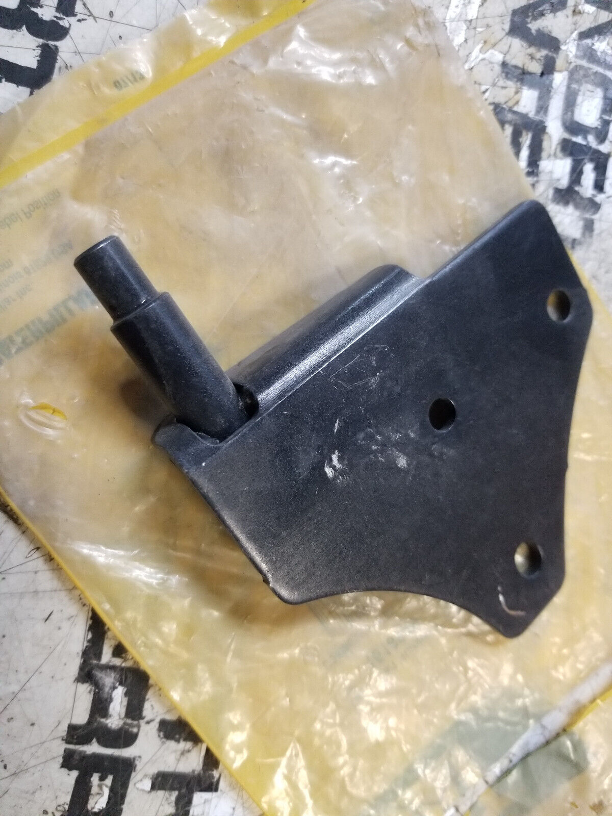 Caterpillar 151-6813 Window Mounting Bracket 1516813