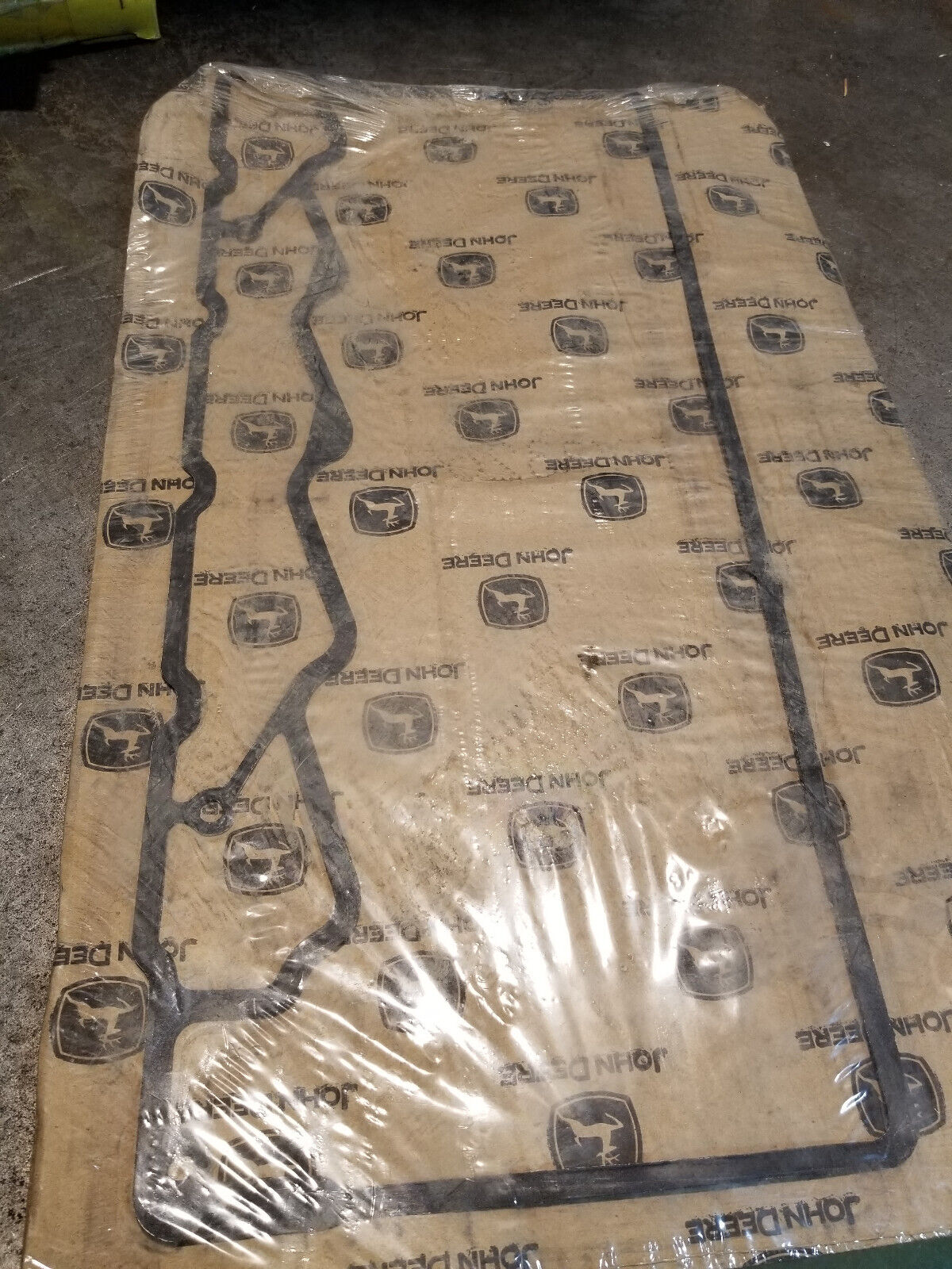 R522672 JOHN DEERE GASKET