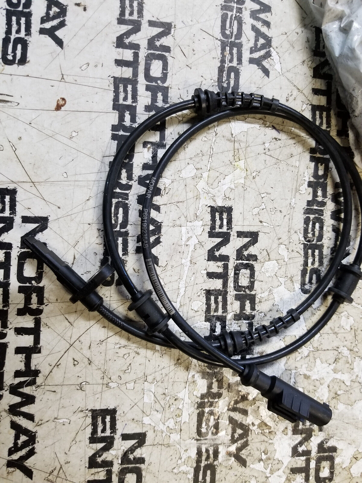 Rear LH / RH ABS Wheel Speed Sensor for Ram ProMaster 2500 3500 14-17 68199238AA