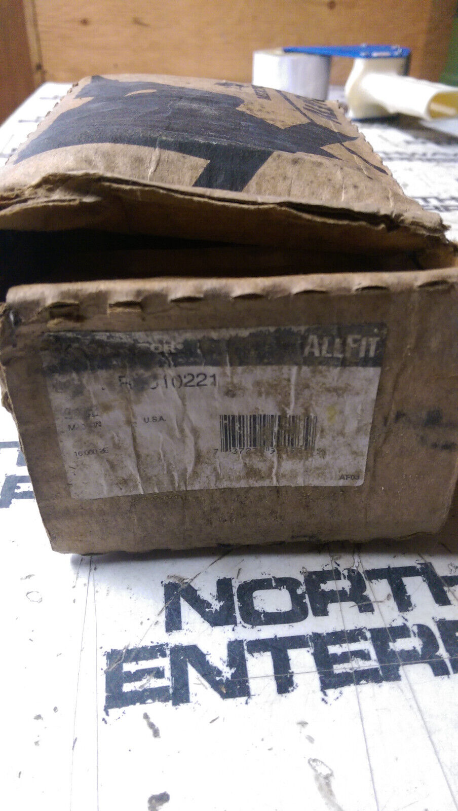 BOX OF 5 STUDS MERITOR R0010221