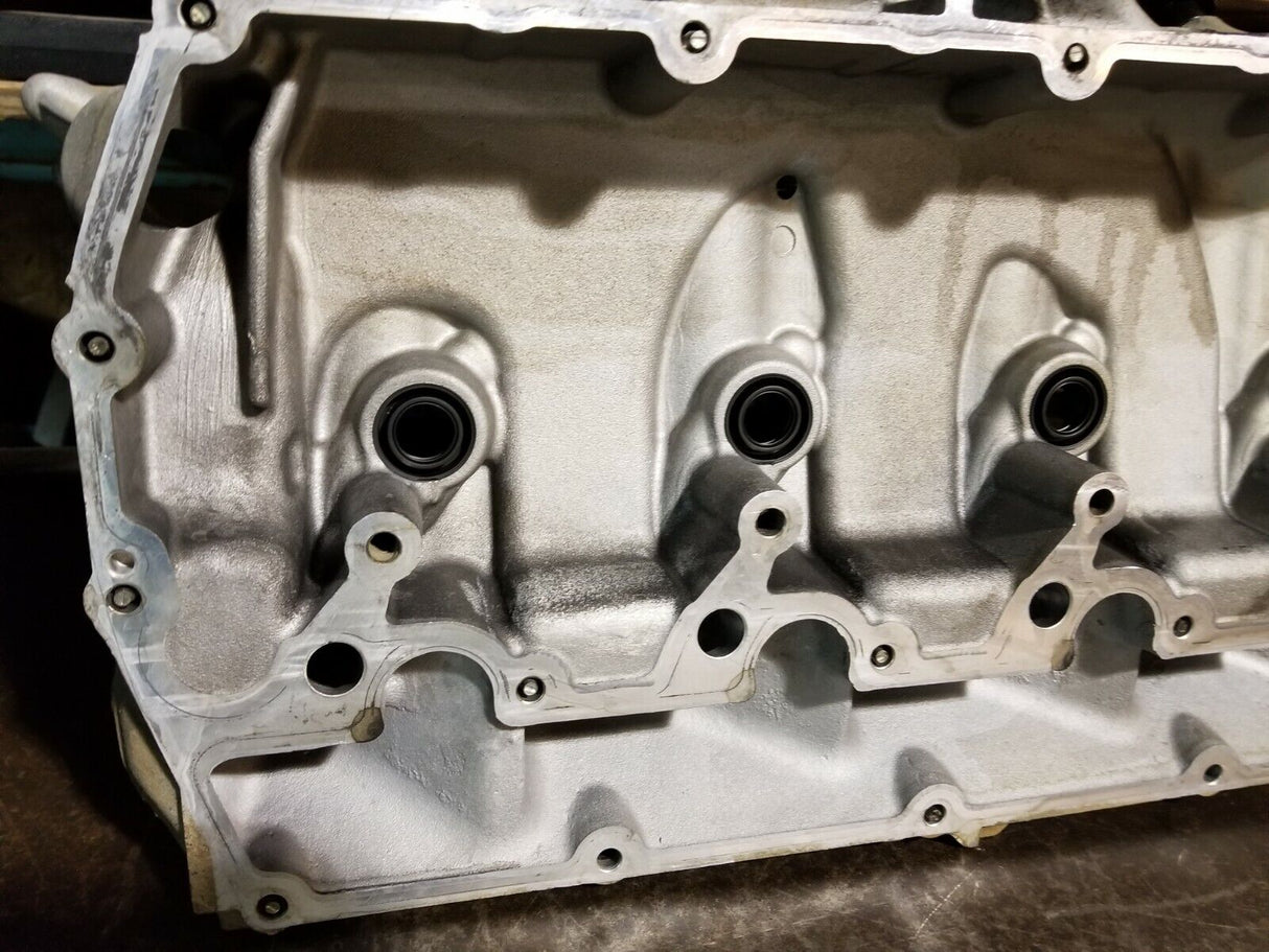 011-0114 2011-2014 ENGINE VALVE COVER DRIVER LEFT FORD F350 6.7L BC3Q-6A505-CB