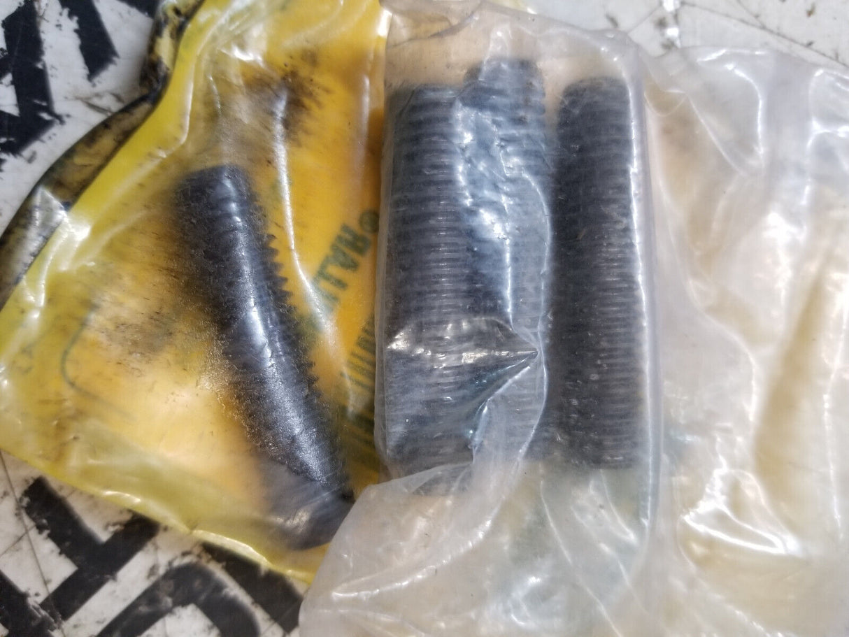 LOT OF 4 - 2M-1538 CATERPILLAR STUD 2M1538