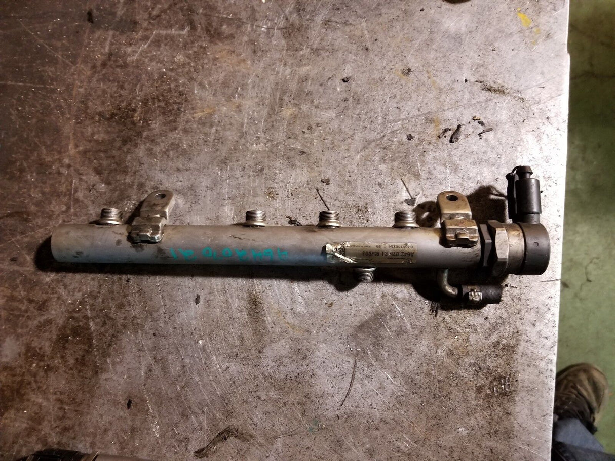 2006 - 2010 MERCEDES-BENZ R320 FUEL RAIL A64207021 A64207802