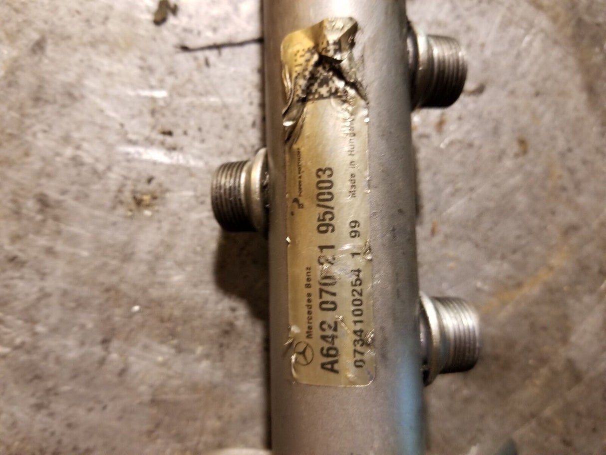 2006 - 2010 MERCEDES-BENZ R320 FUEL RAIL A64207021 A64207802