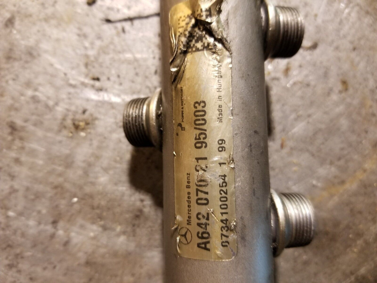 2006 - 2010 MERCEDES-BENZ R320 FUEL RAIL A64207021 A64207802