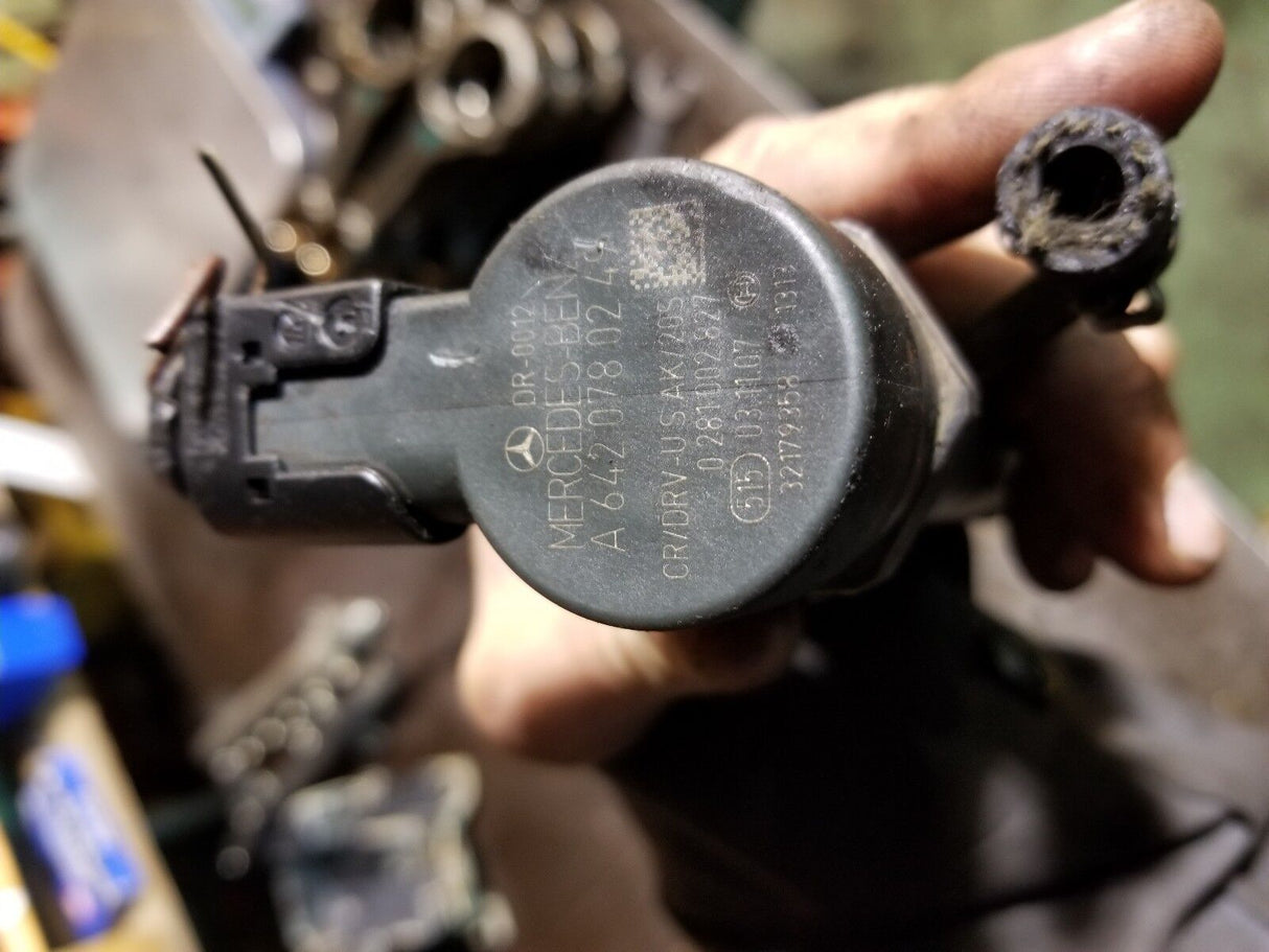 2006 - 2010 MERCEDES-BENZ R320 FUEL RAIL A64207021 A64207802