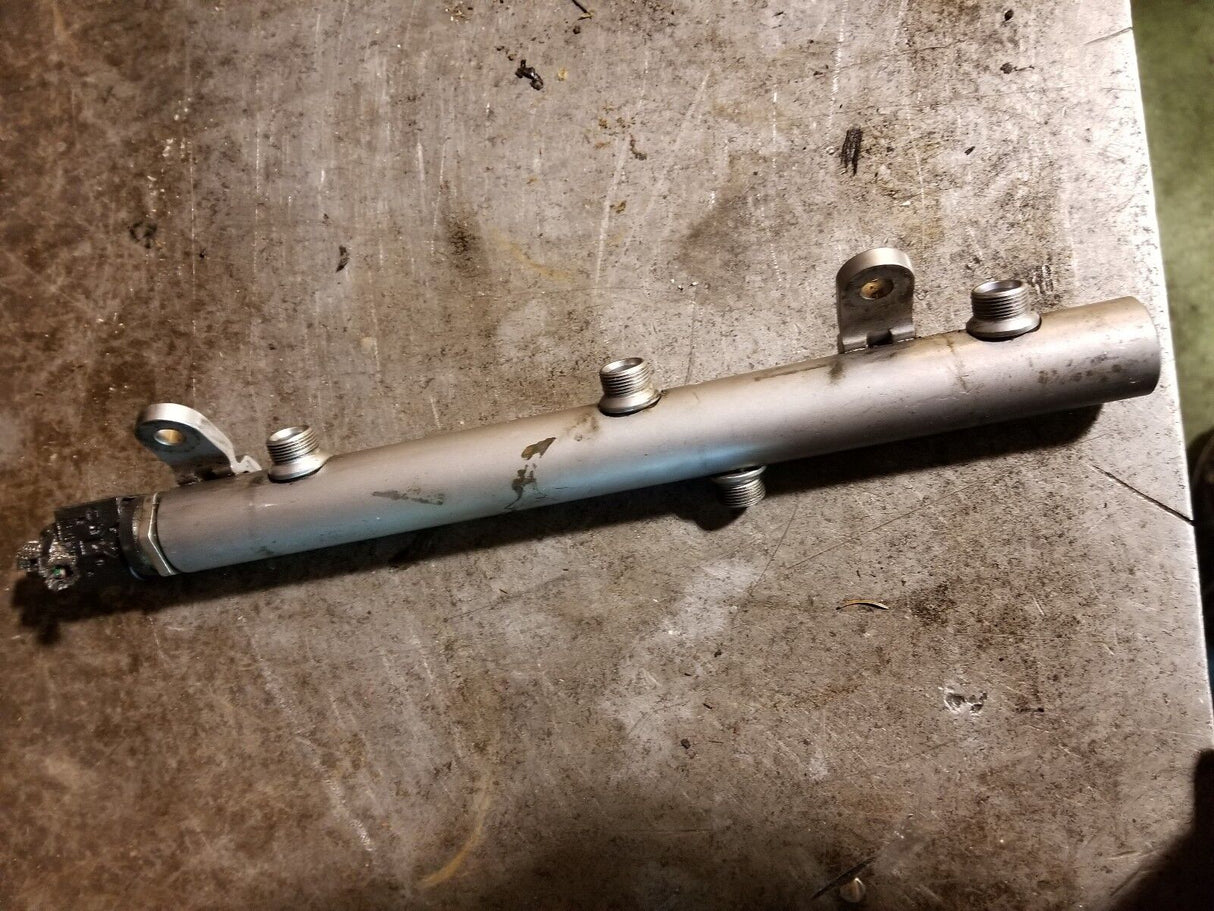 2006 - 2010 MERCEDES-BENZ R320 FUEL RAIL A64207025