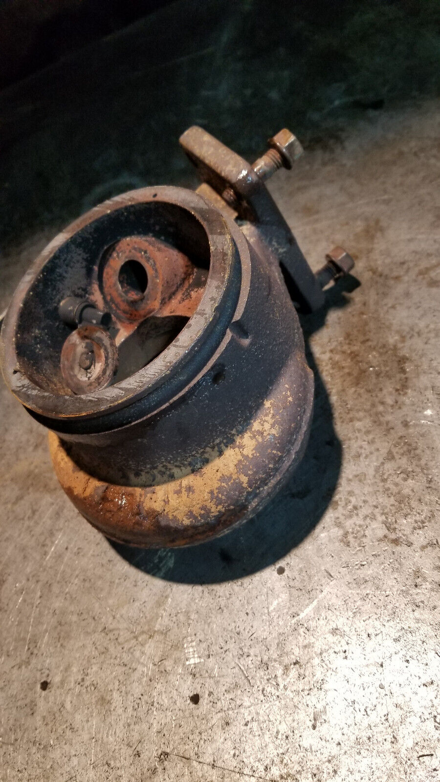 01-07 Holset HE351 HE341 HY35 OEM 5.9 T3 9 cm turbine exhaust housing Cummins