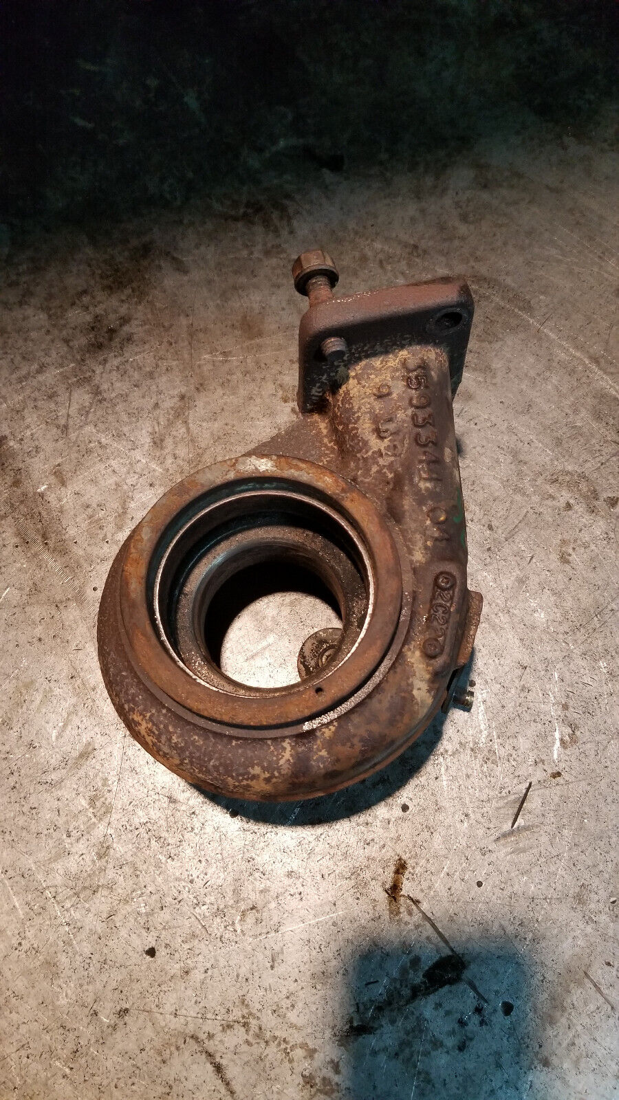 01-07 Holset HE351 HE341 HY35 OEM 5.9 T3 9 cm turbine exhaust housing Cummins