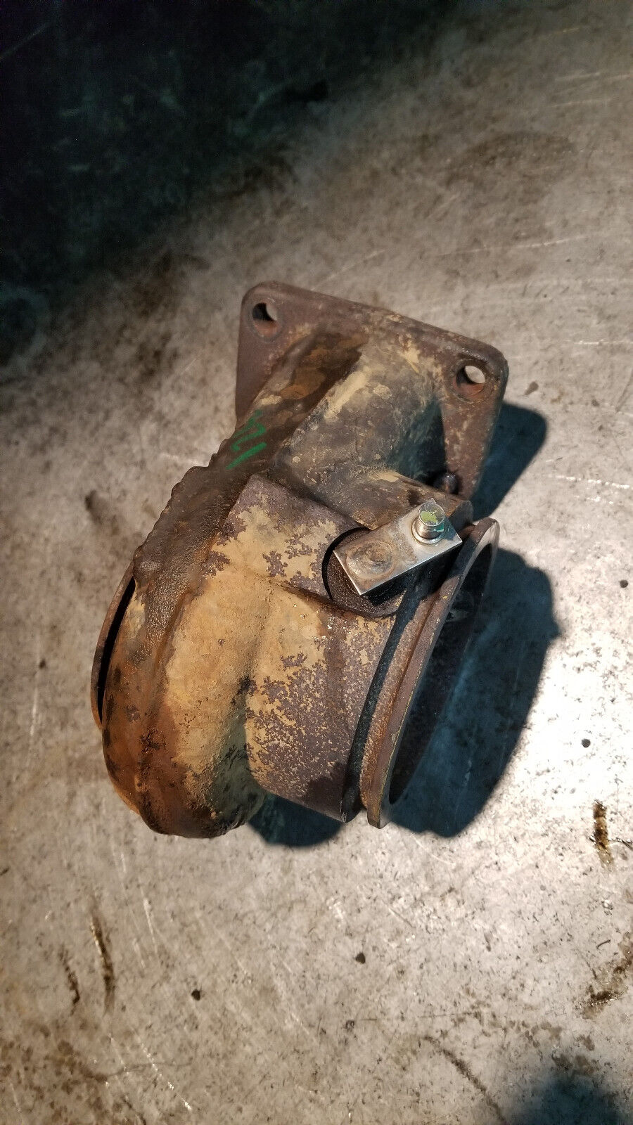 01-07 Holset HE351 HE341 HY35 OEM 5.9 T3 9 cm turbine exhaust housing Cummins