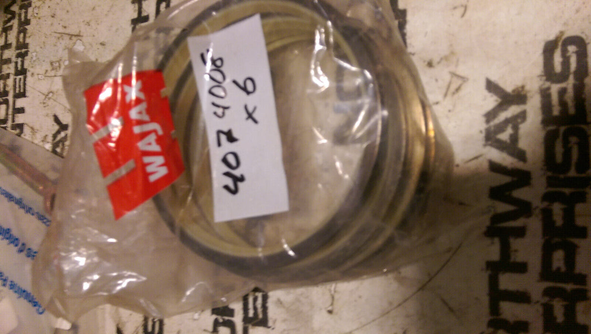 LOT OF 4PC 4074008 HITACHI GREASE SEALS