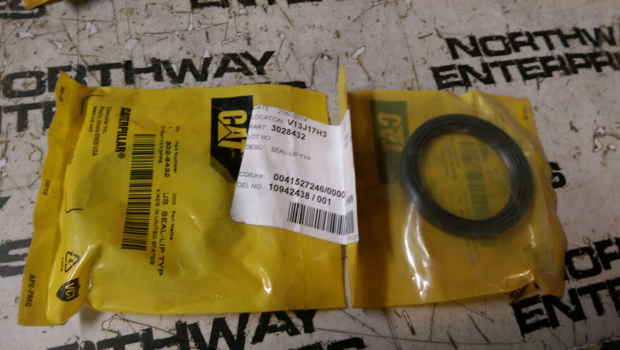 LOT OF 2PC - 3028432 CAT LIP SEAL 302-8432