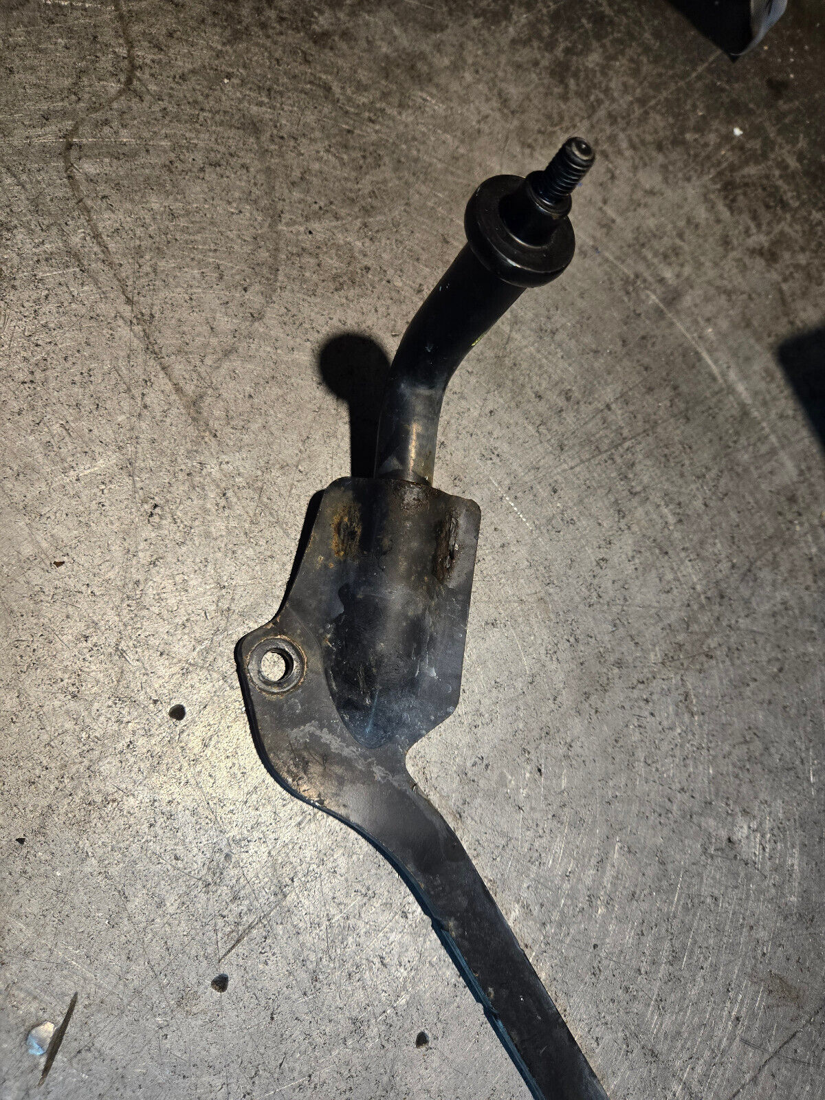 2013-2020 RAM 2500 3500 FAN GUARD SHROUD LOWER BRACKET OEM MOPAR 68160117AA