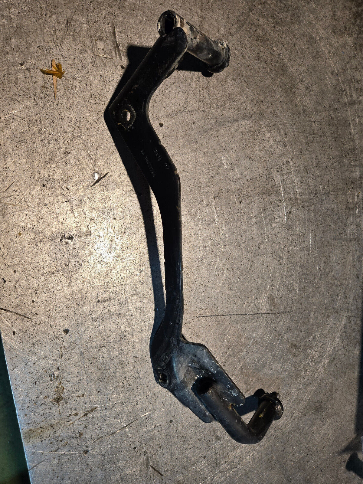 2013-2020 RAM 2500 3500 FAN GUARD SHROUD LOWER BRACKET OEM MOPAR 68160117AA