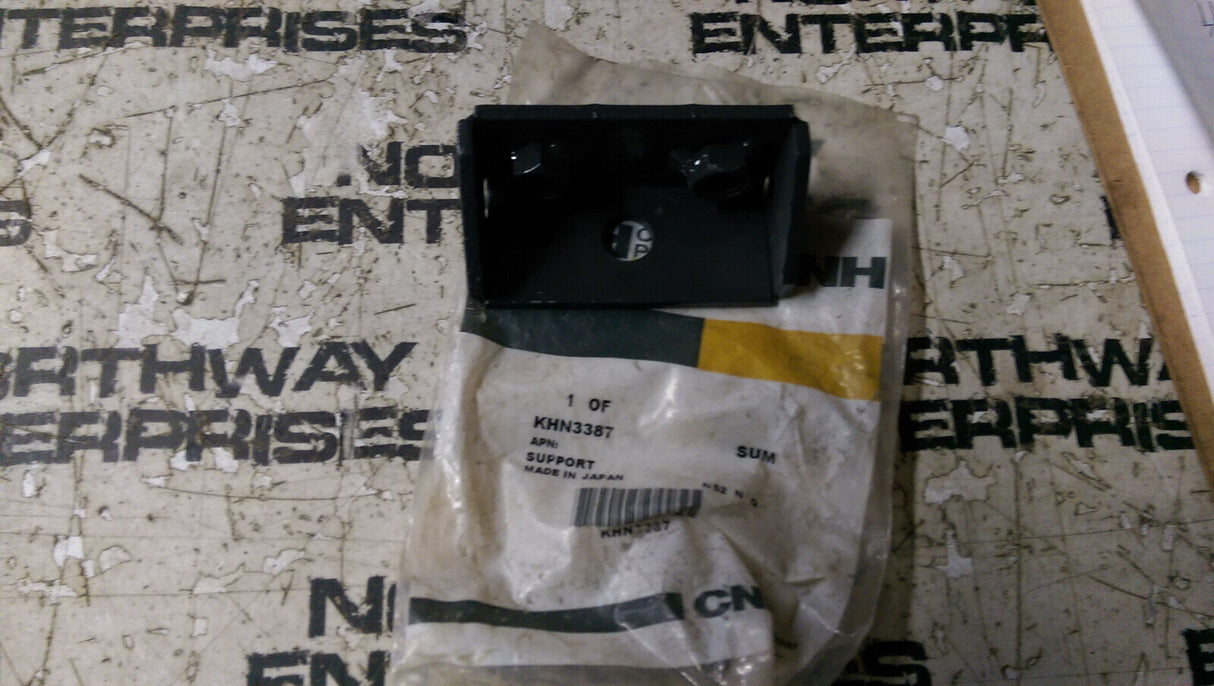 KHN3387 CASE SUPPORT BRACKET 845, 865, 885