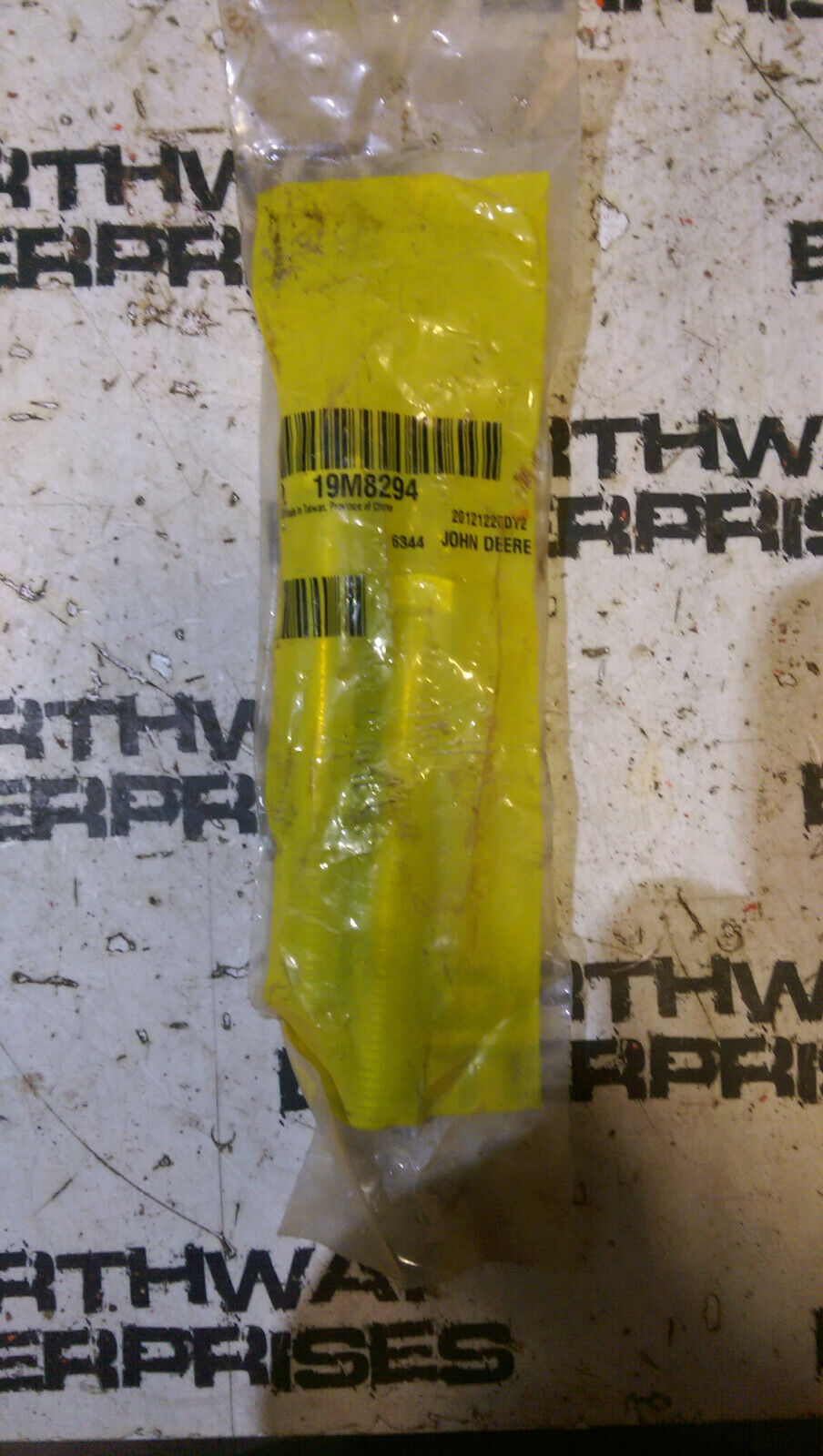 JOHN DEERE 19M8294 BOLT 2PC