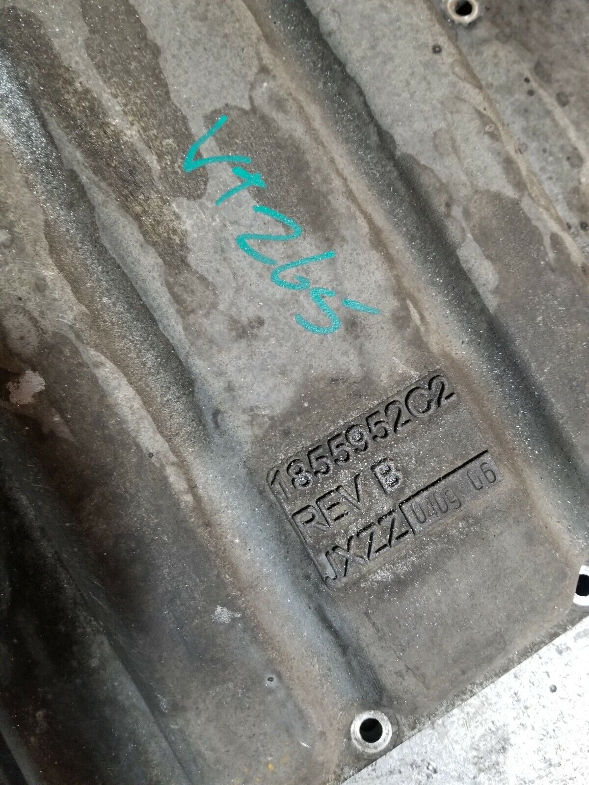 1855952C2 VT275 4.5 L V-6 DIESEL ALUMINUM OIL PAN