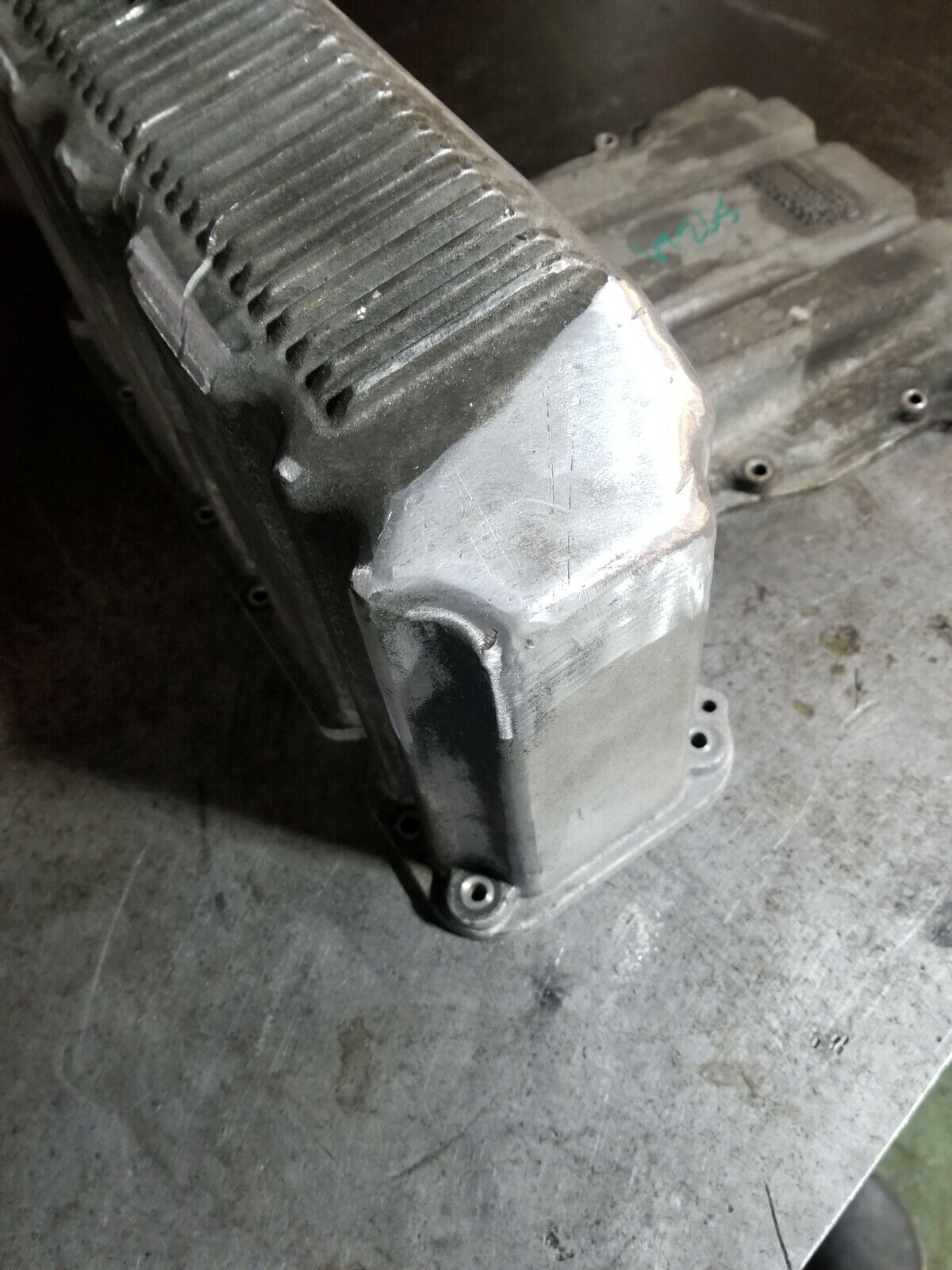 1855952C2 VT275 4.5 L V-6 DIESEL ALUMINUM OIL PAN